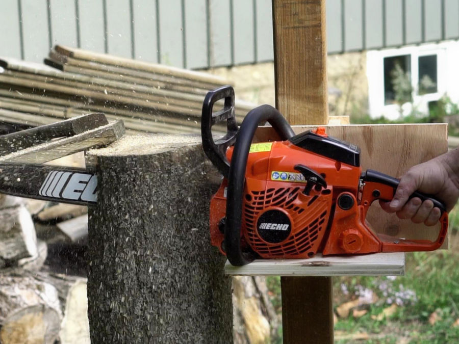 Making a vertical chainsaw mill